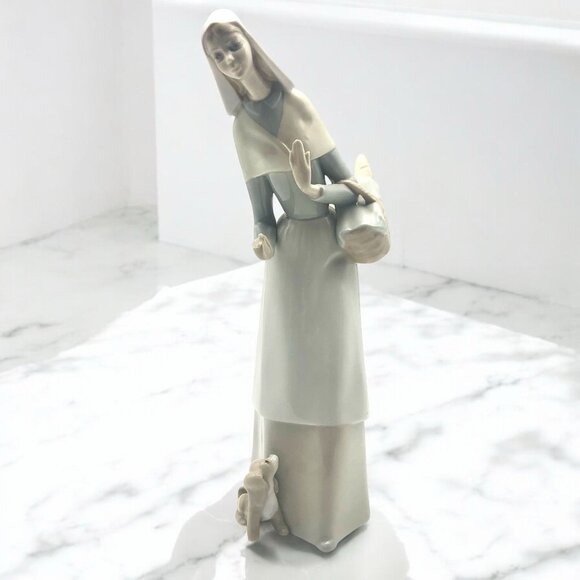 Lladro Figurine 10.5" TALL SHEPHERDESS WITH PUPPY DOG & BREAD BASKET #1034 Mint - Picture 5 of 13